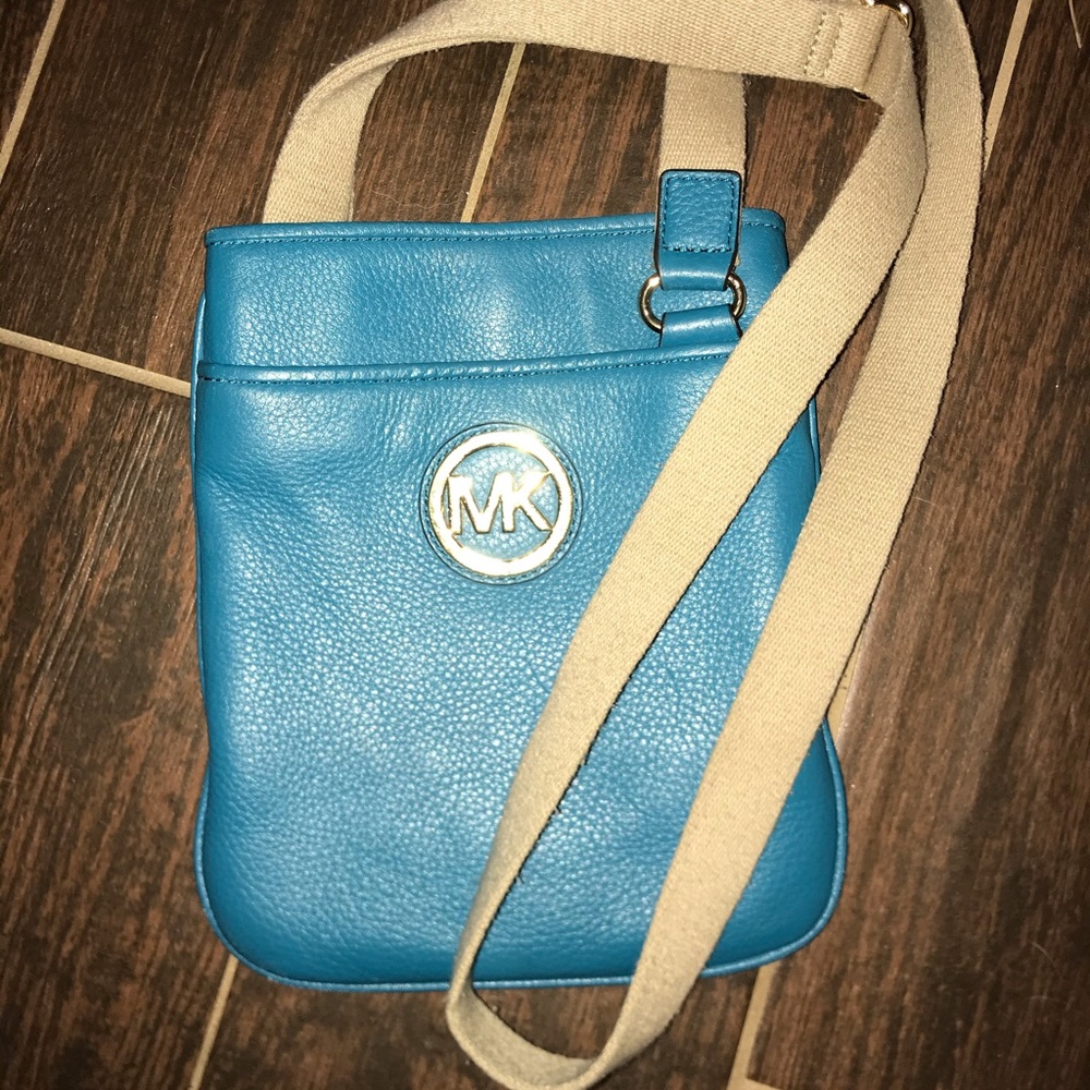 Micheal Kors Blue Crossbody